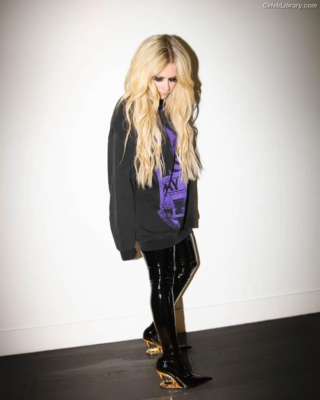 Avril Lavigne photo 4 of 791
