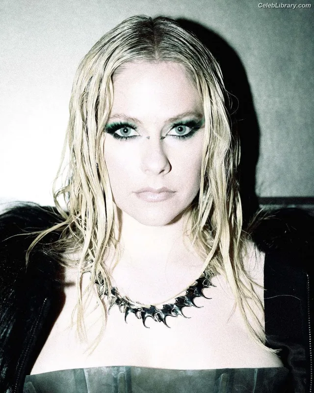 Avril Lavigne photo 19 of 791