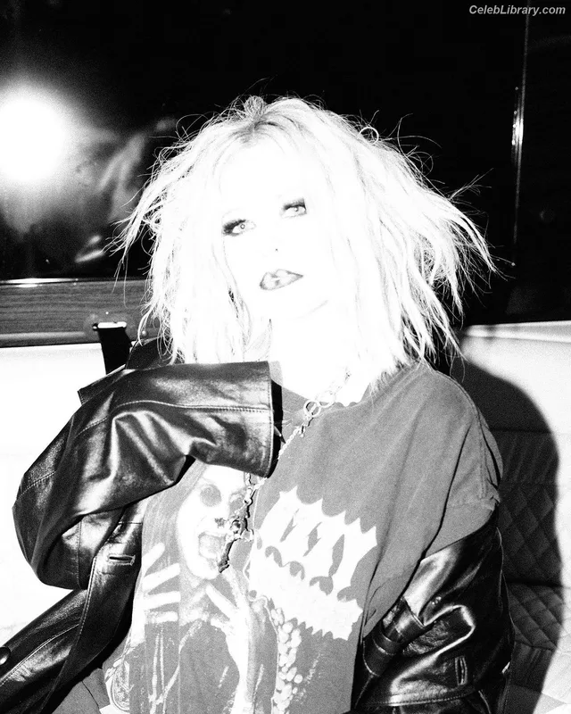 Avril Lavigne photo 20 of 791