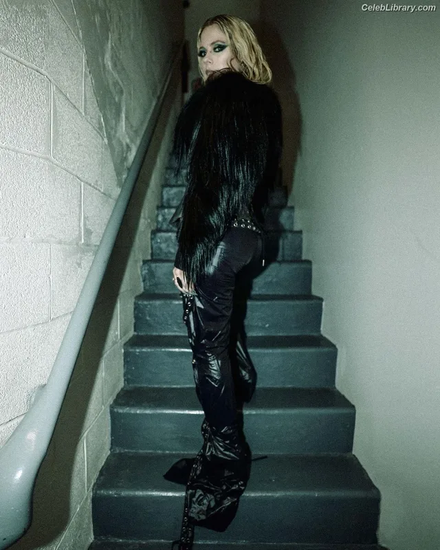 Avril Lavigne photo 21 of 791