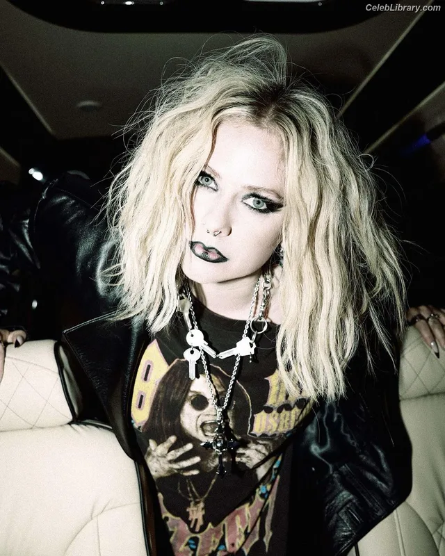 Avril Lavigne photo 22 of 791