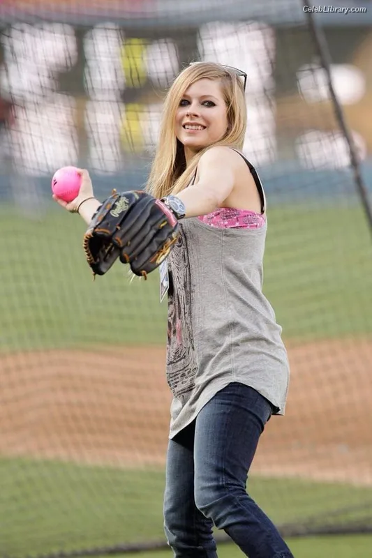 Avril Lavigne photo 16 of 791