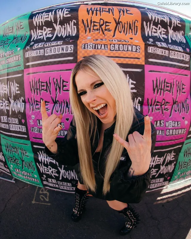 Avril Lavigne photo 17 of 791