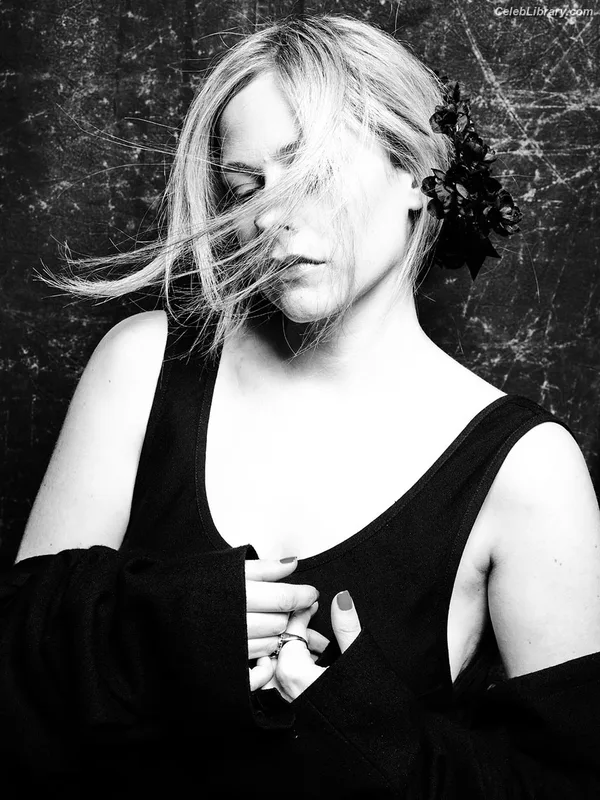 Avril Lavigne photo 24 of 791