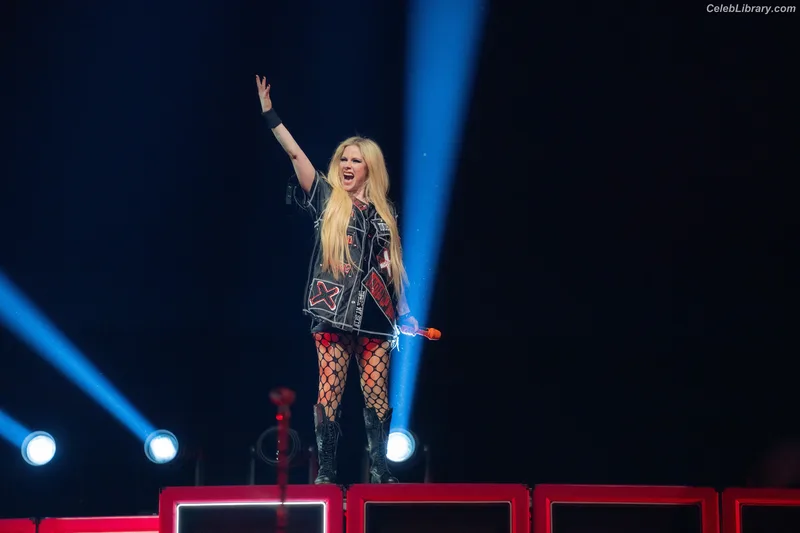 Avril Lavigne photo 7 of 791