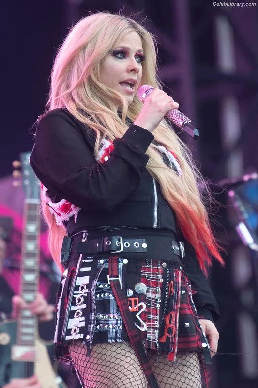 Avril Lavigne photo 8 of 791