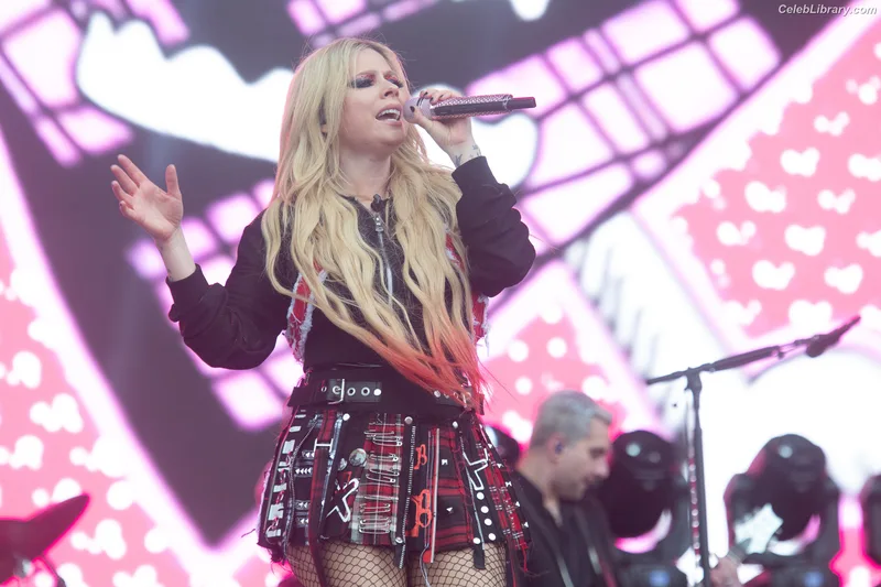 Avril Lavigne photo 10 of 791