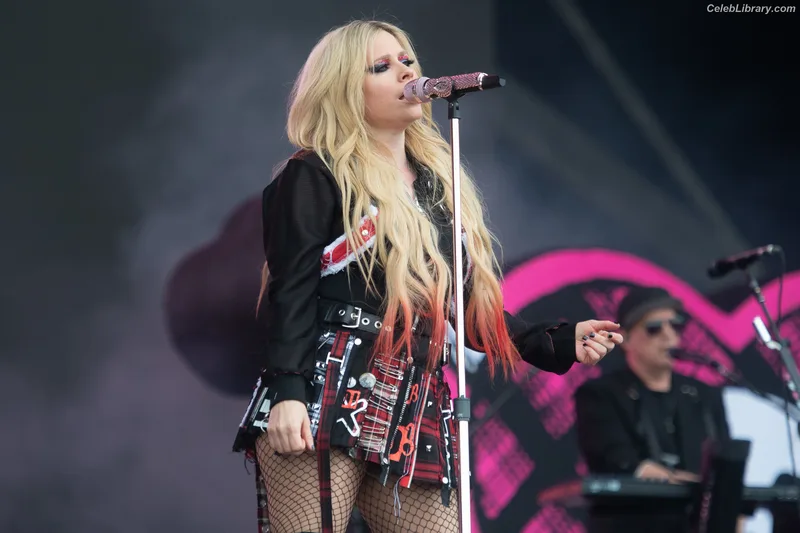 Avril Lavigne photo 20 of 791
