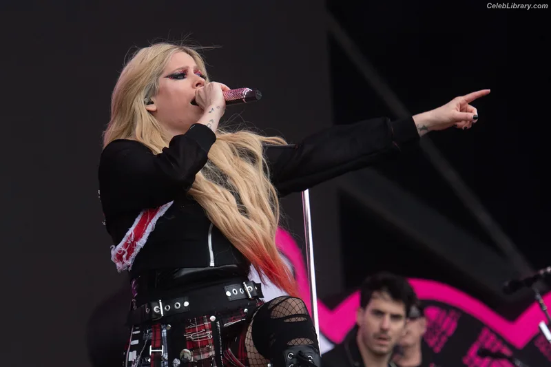Avril Lavigne photo 21 of 791
