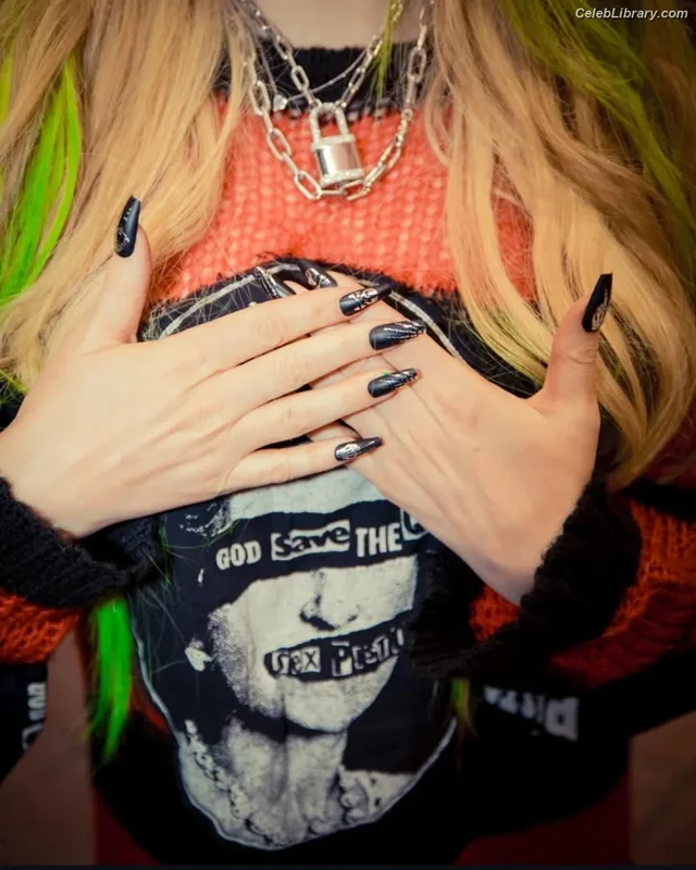Avril Lavigne photo 2 of 791