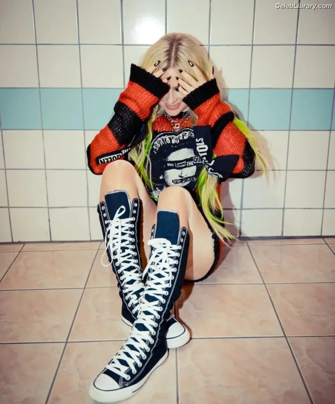 Avril Lavigne photo 3 of 791