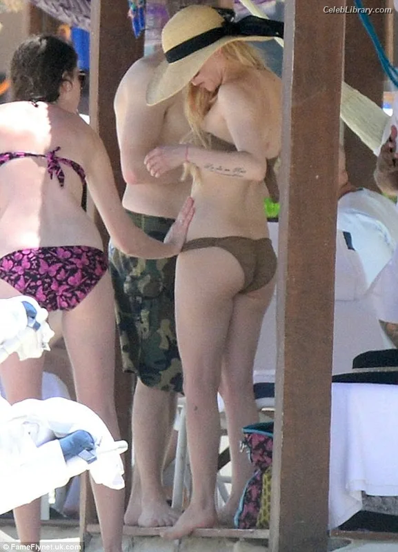 Avril Lavigne photo 6 of 791