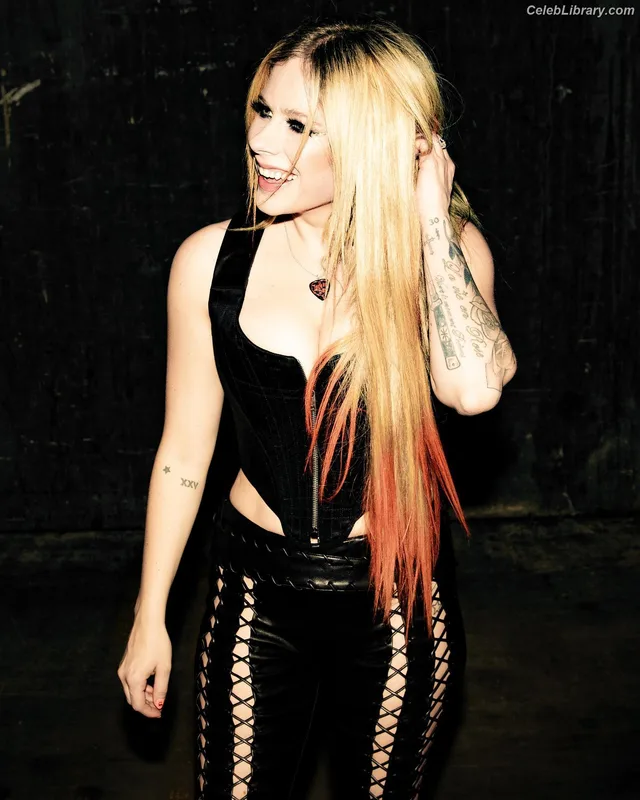 Avril Lavigne photo 23 of 791