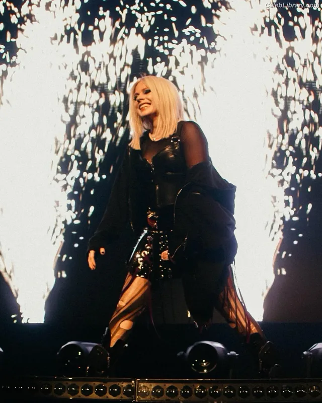 Avril Lavigne photo 8 of 791