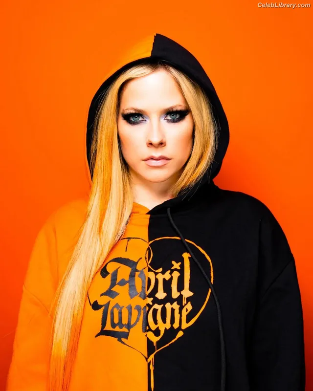 Avril Lavigne photo 23 of 791