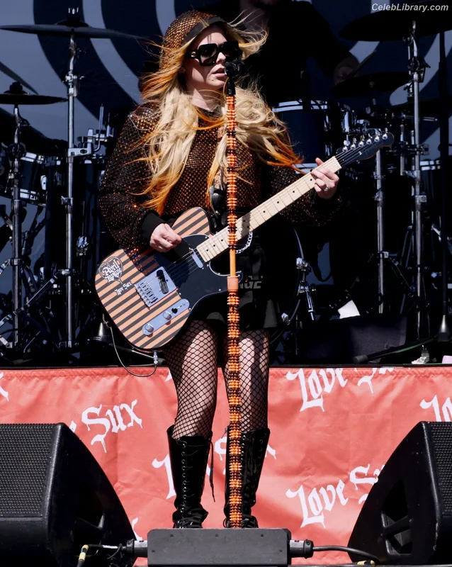 Avril Lavigne photo 9 of 791