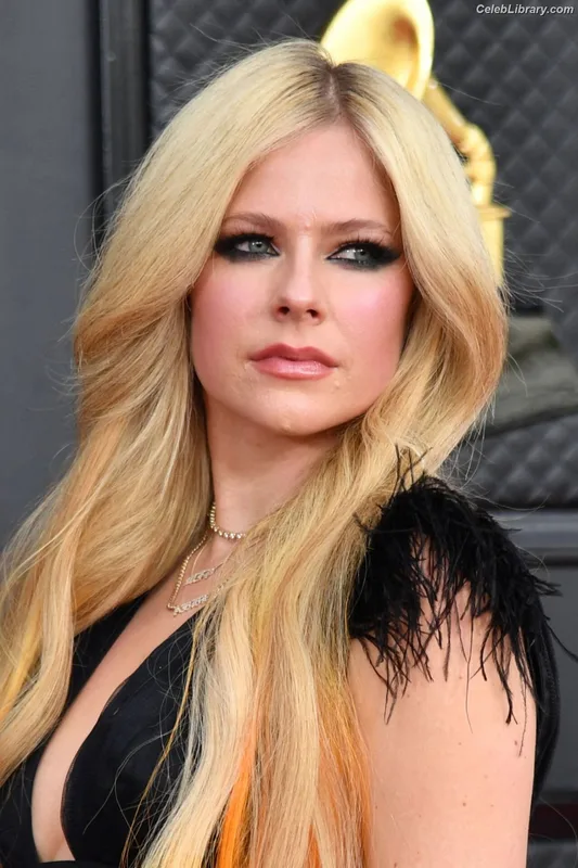 Avril Lavigne photo 15 of 791
