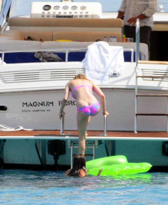 Avril Lavigne photo 5 of 791