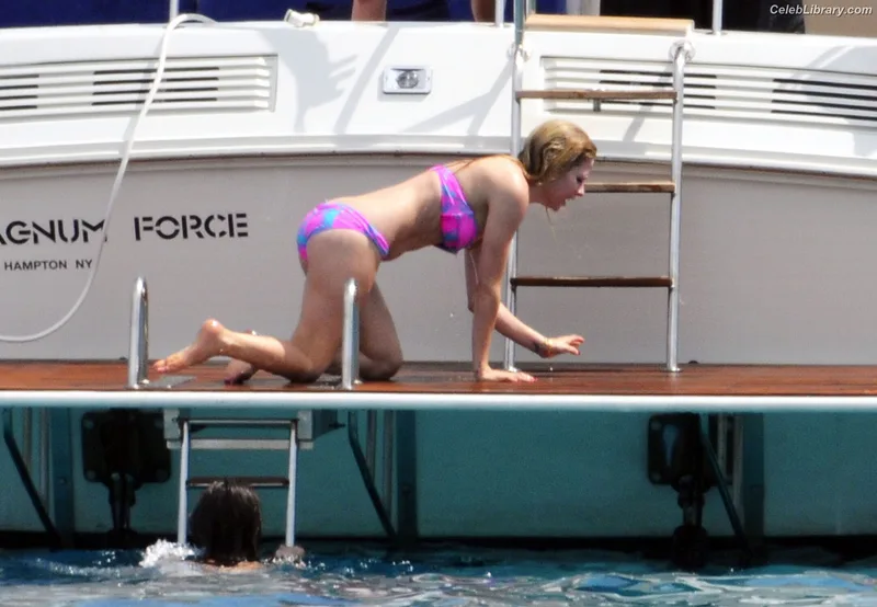 Avril Lavigne photo 8 of 791