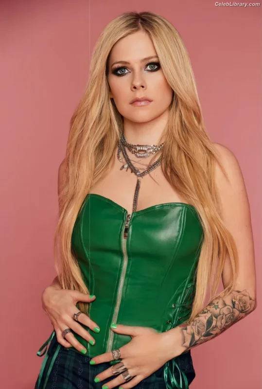 Avril Lavigne photo 10 of 791