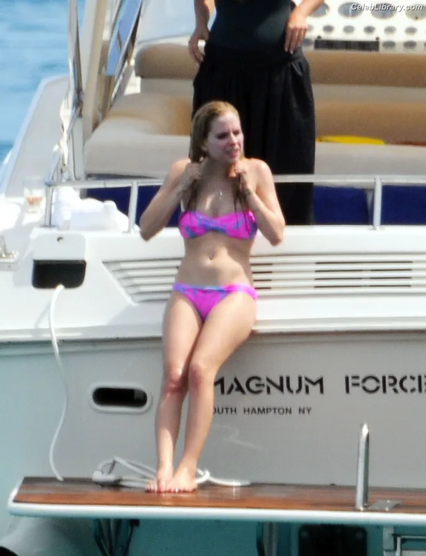 Avril Lavigne photo 11 of 791
