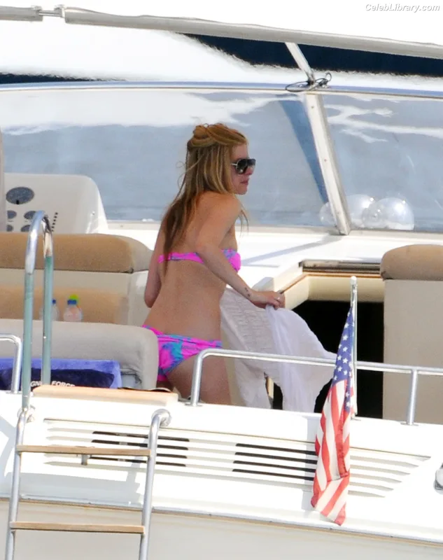 Avril Lavigne photo 15 of 791