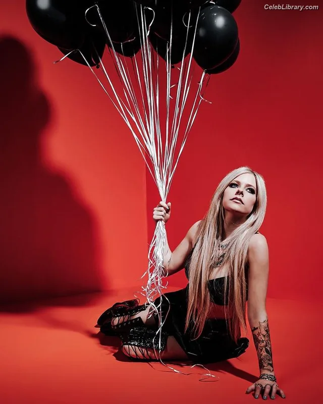 Avril Lavigne photo 17 of 791