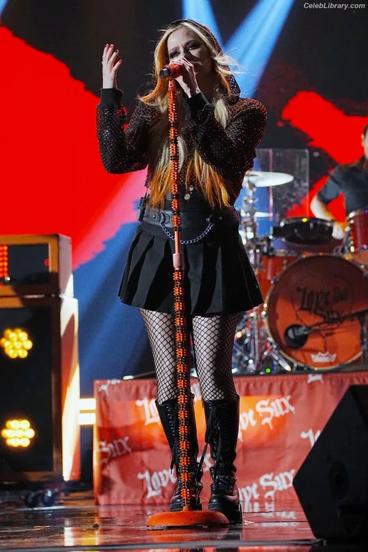 Avril Lavigne photo 19 of 791