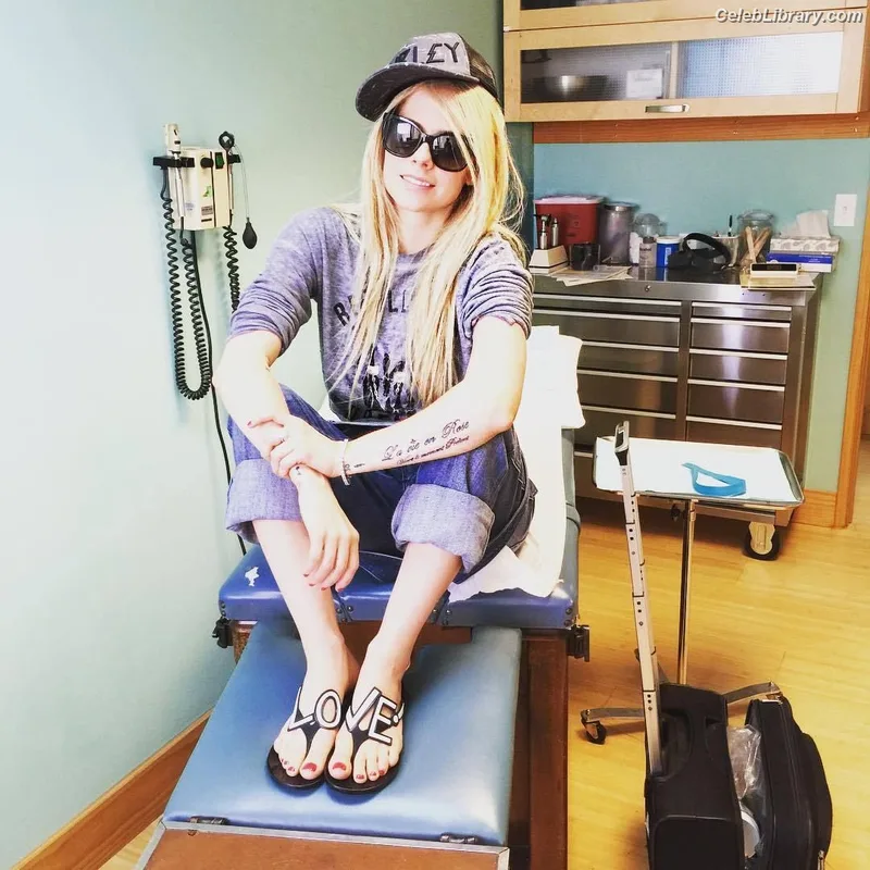 Avril Lavigne photo 22 of 791