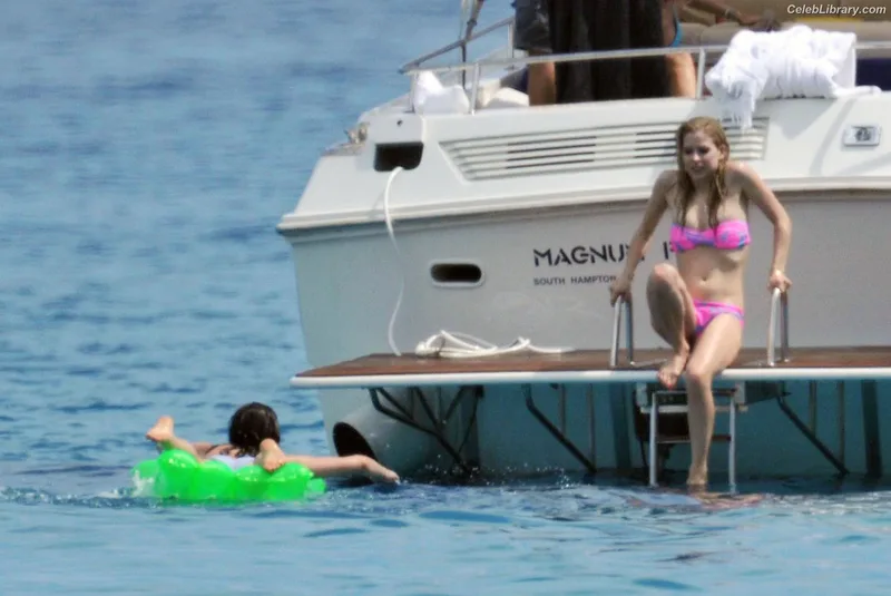 Avril Lavigne photo 1 of 791