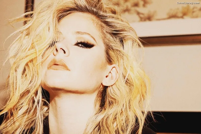 Avril Lavigne photo 16 of 791