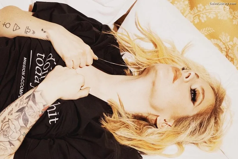 Avril Lavigne photo 18 of 791