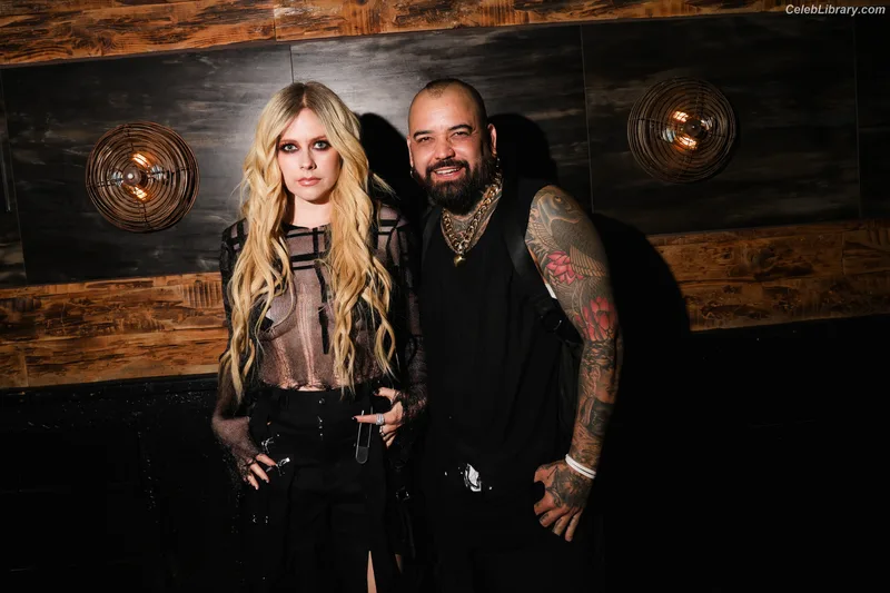 Avril Lavigne photo 23 of 791