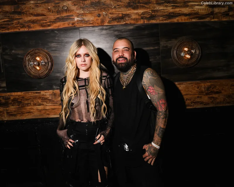 Avril Lavigne photo 24 of 791