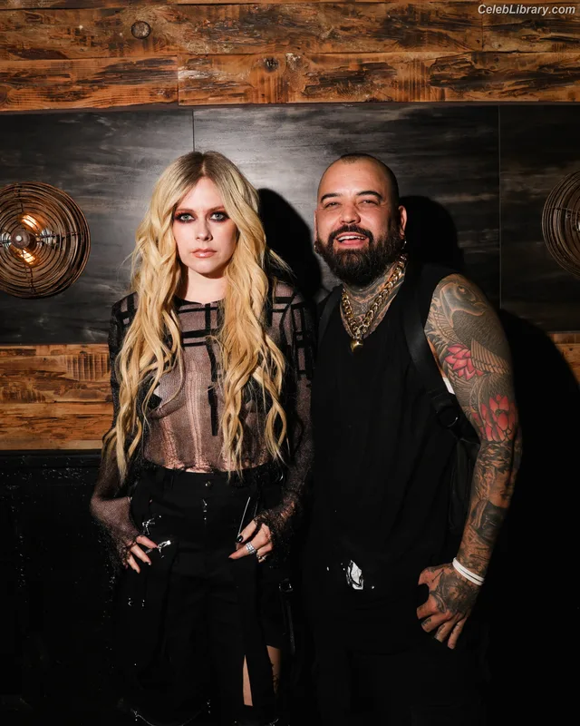 Avril Lavigne photo 1 of 791