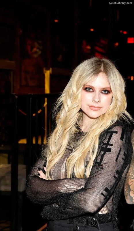 Avril Lavigne photo 7 of 791