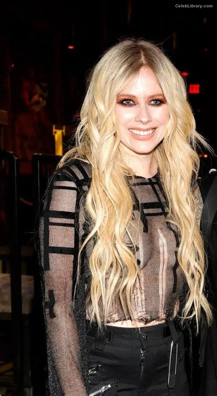Avril Lavigne photo 10 of 791