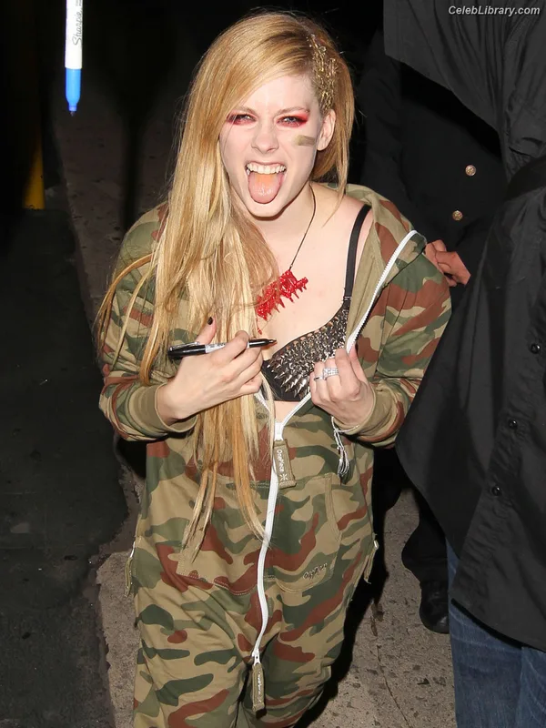 Avril Lavigne photo 18 of 791