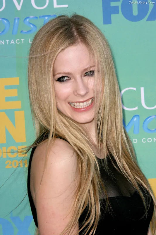 Avril Lavigne photo 2 of 791