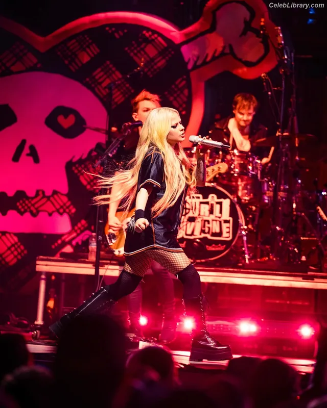 Avril Lavigne photo 11 of 791