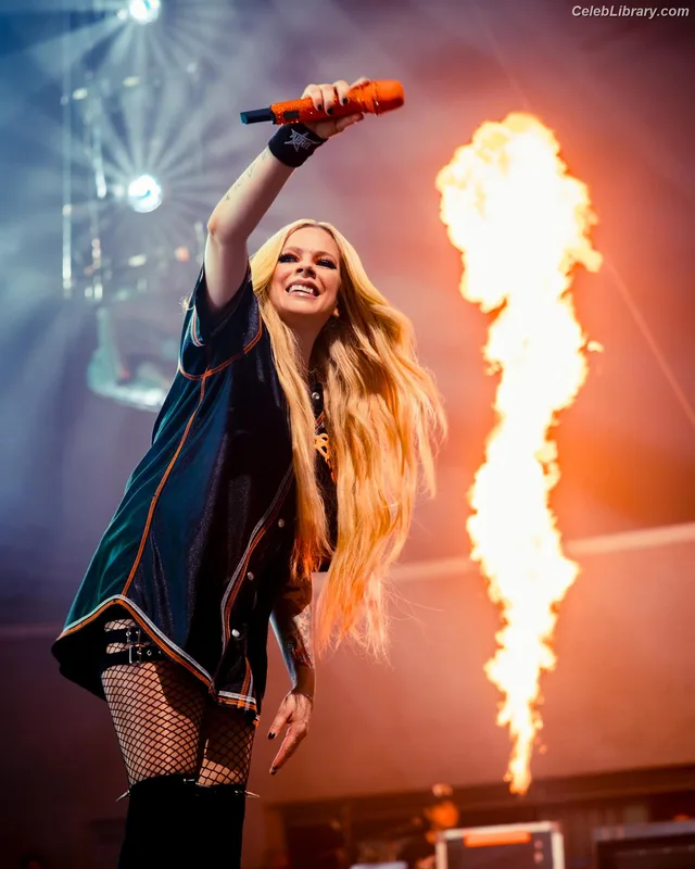 Avril Lavigne photo 13 of 791