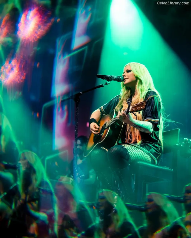 Avril Lavigne photo 19 of 791
