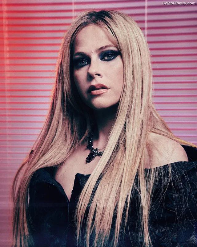 Avril Lavigne photo 3 of 791