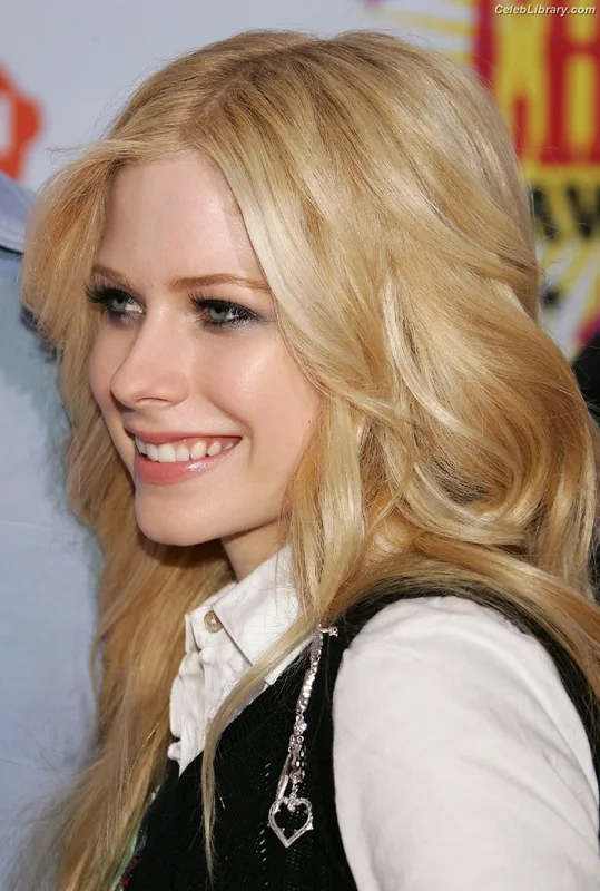 Avril Lavigne photo 2 of 791