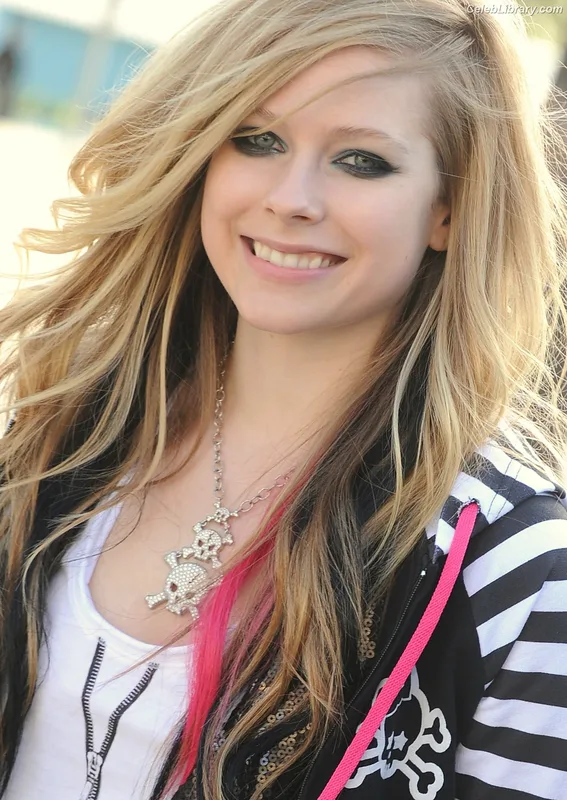 Avril Lavigne photo 3 of 791