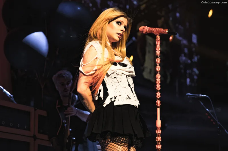 Avril Lavigne photo 7 of 791