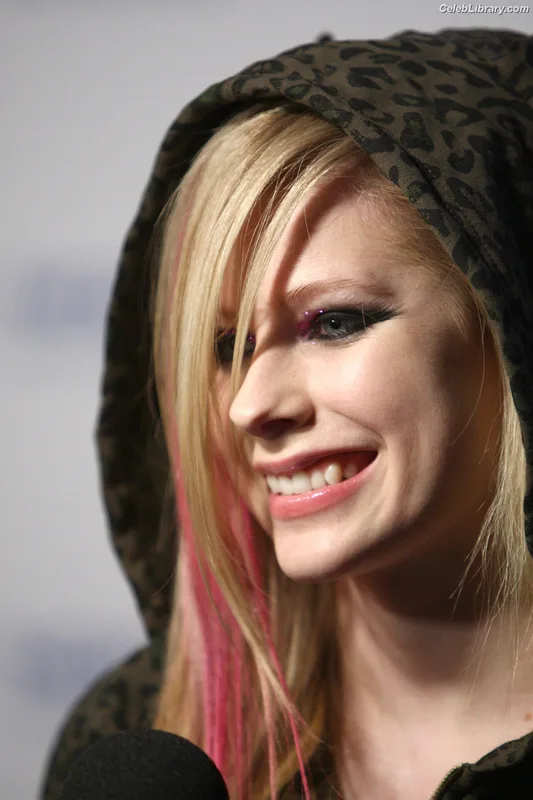 Avril Lavigne photo 9 of 791