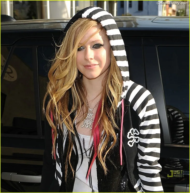 Avril Lavigne photo 13 of 791