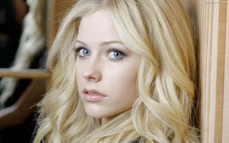 Avril Lavigne photo 19 of 791