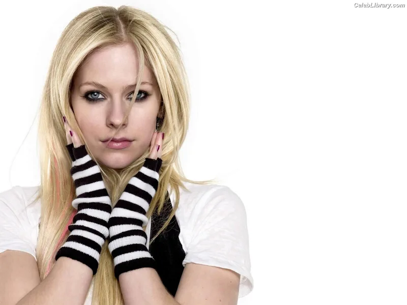 Avril Lavigne photo 16 of 791